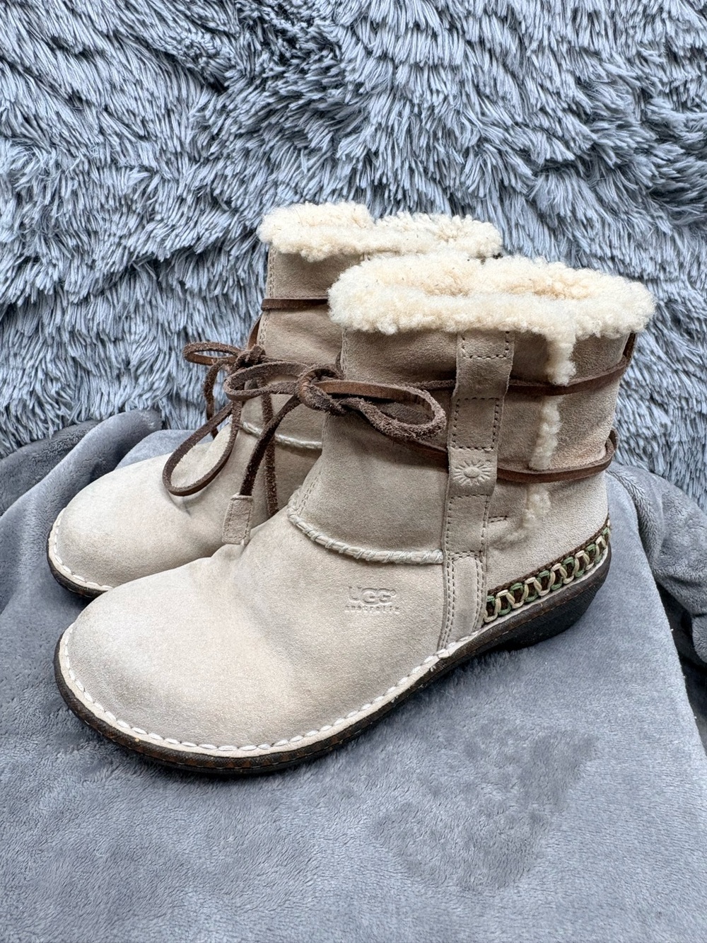 Ugg Australia Boots Womens 8 Beige Cove 5178 Suede Mid Calf Ankle Bootie Winter